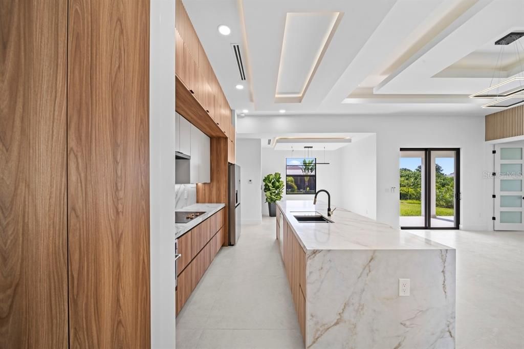 For Sale: $385,000 (4 beds, 3 baths, 1758 Square Feet)