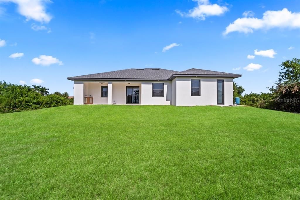 For Sale: $385,000 (4 beds, 3 baths, 1758 Square Feet)