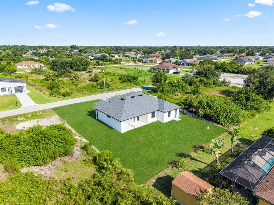 For Sale: $385,000 (4 beds, 3 baths, 1758 Square Feet)