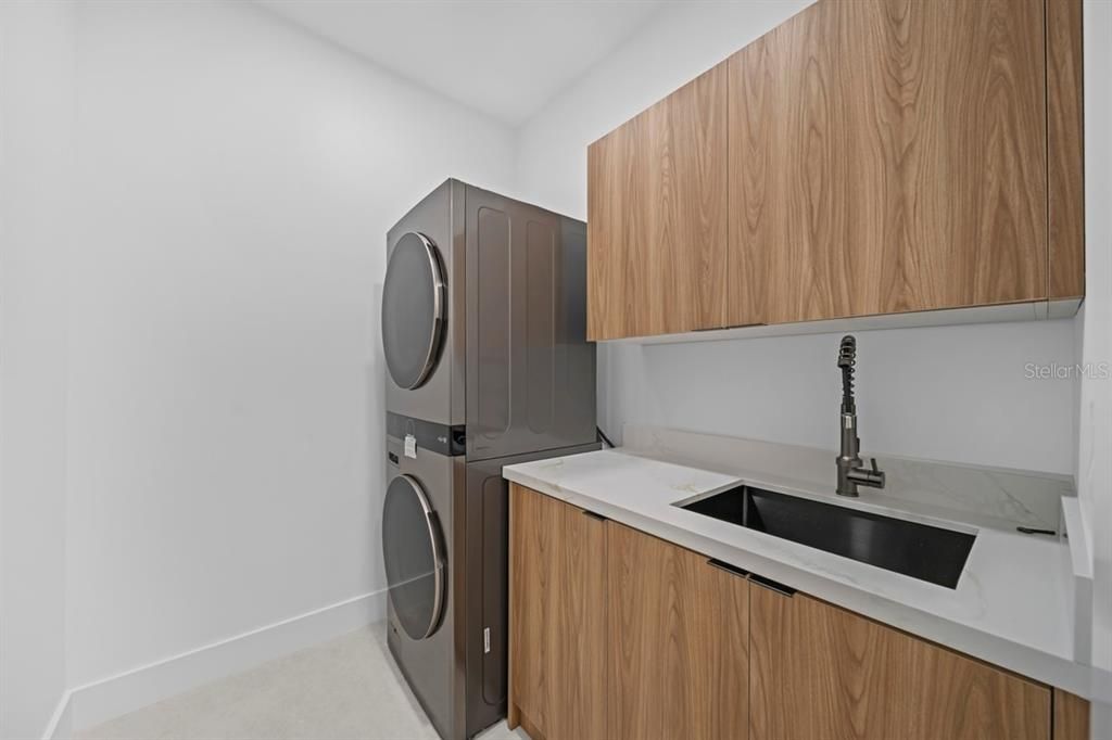 For Sale: $385,000 (4 beds, 3 baths, 1758 Square Feet)
