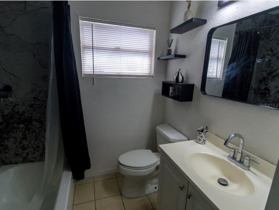На продажу: $370,000 (4 спален, 2 ванн, 1331 Квадратных фут)