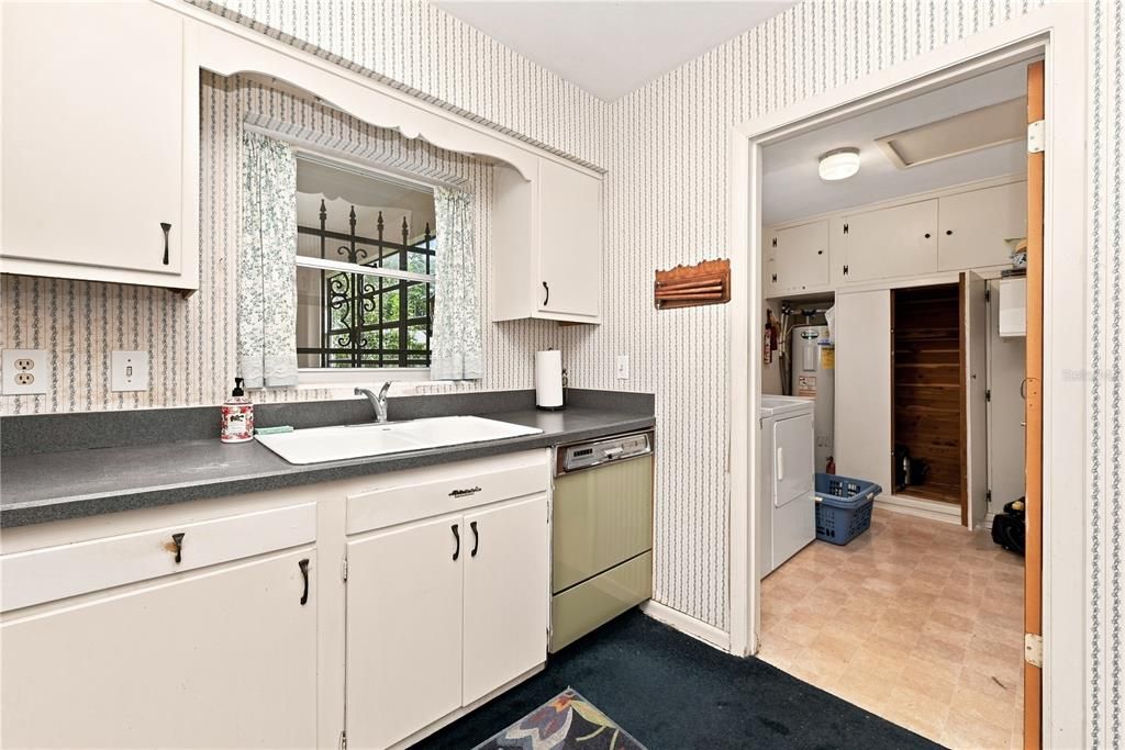 For Sale: $350,000 (3 beds, 2 baths, 1334 Square Feet)