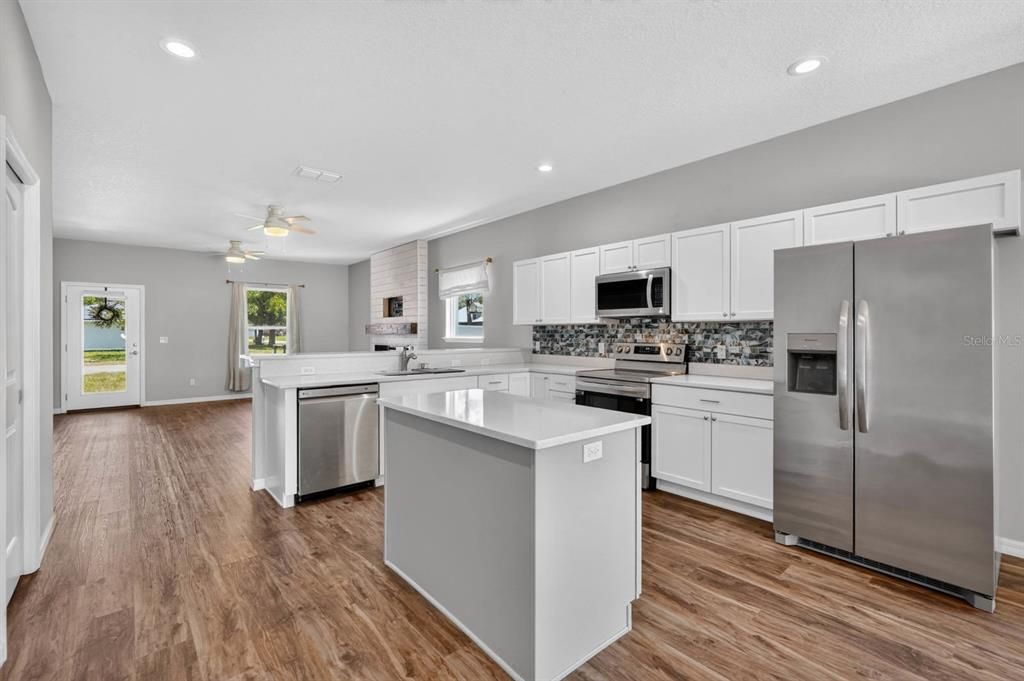 For Sale: $399,000 (3 beds, 2 baths, 1724 Square Feet)