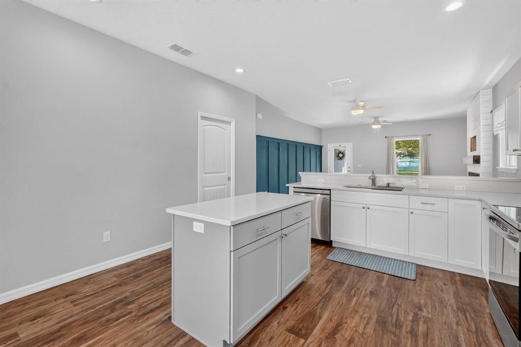 For Sale: $399,000 (3 beds, 2 baths, 1724 Square Feet)