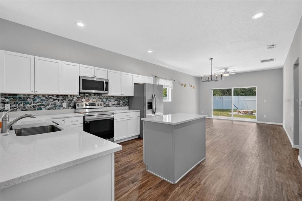 For Sale: $399,000 (3 beds, 2 baths, 1724 Square Feet)