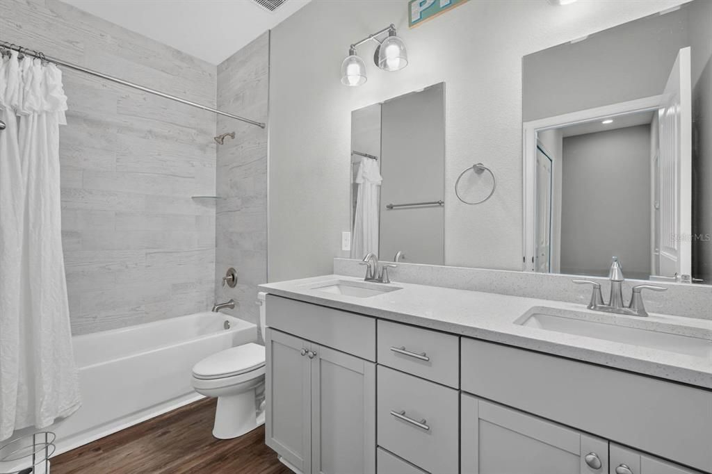 For Sale: $399,000 (3 beds, 2 baths, 1724 Square Feet)