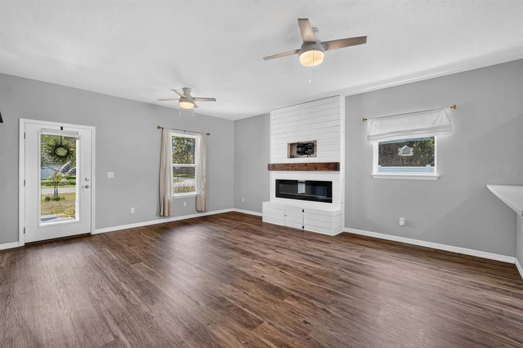 For Sale: $399,000 (3 beds, 2 baths, 1724 Square Feet)