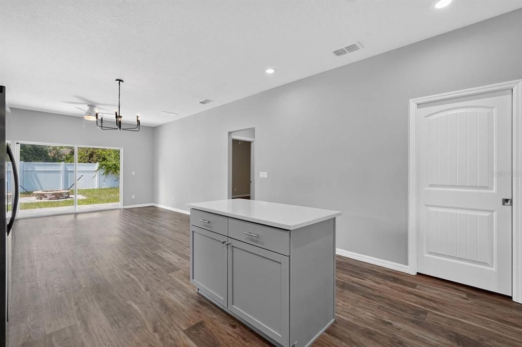 For Sale: $399,000 (3 beds, 2 baths, 1724 Square Feet)
