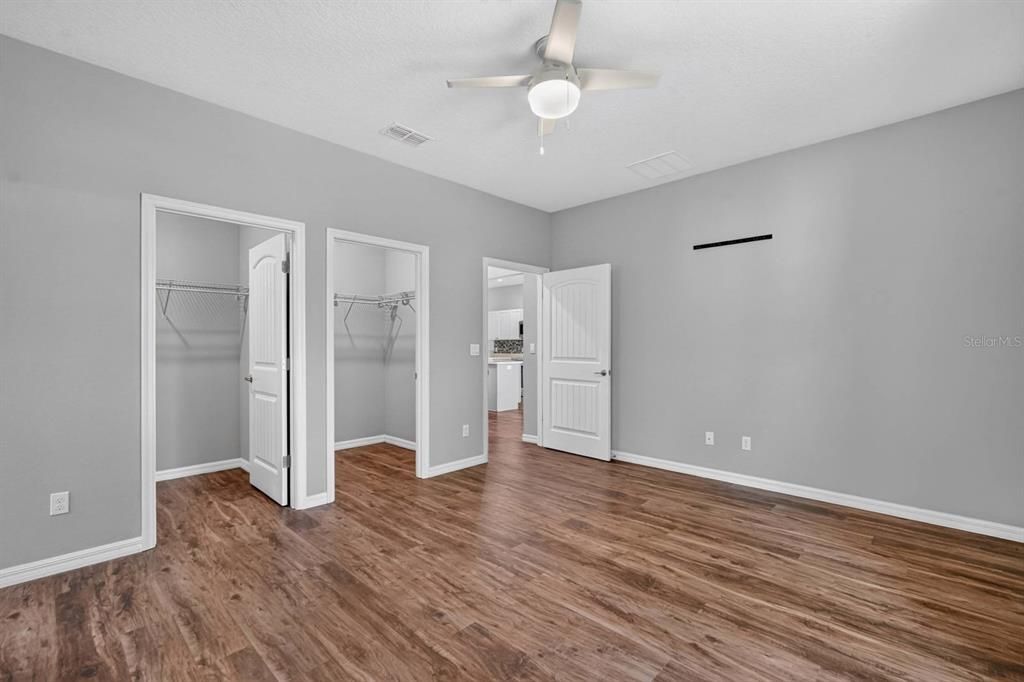 For Sale: $399,000 (3 beds, 2 baths, 1724 Square Feet)