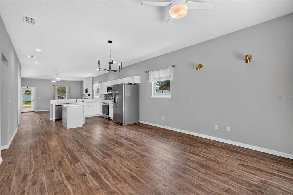 For Sale: $399,000 (3 beds, 2 baths, 1724 Square Feet)