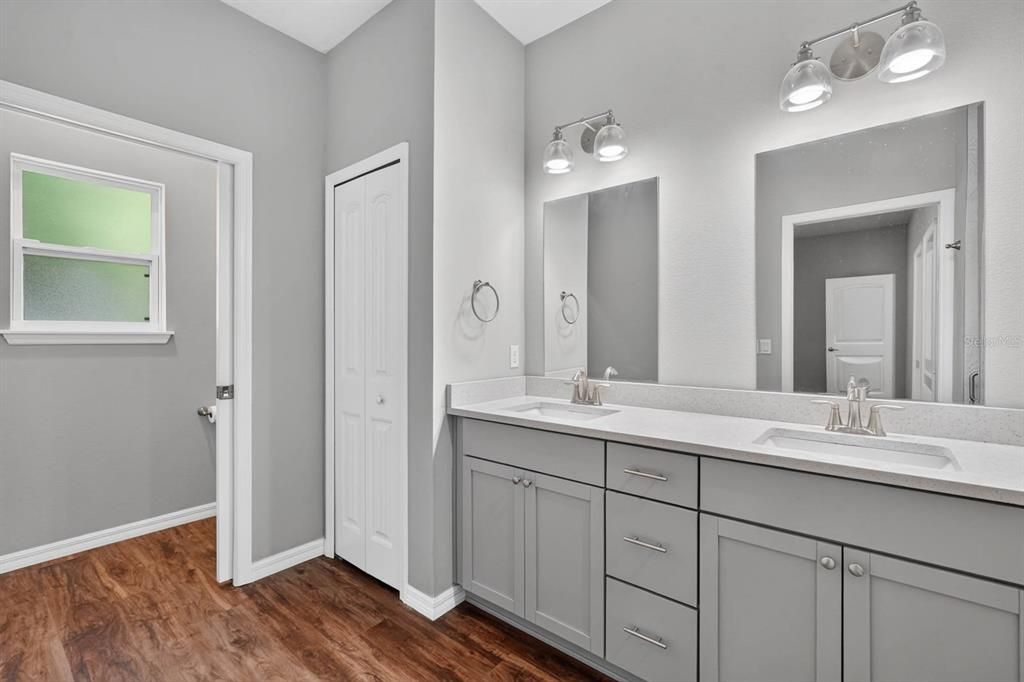 For Sale: $399,000 (3 beds, 2 baths, 1724 Square Feet)