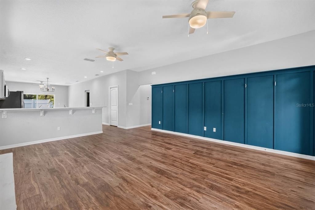 For Sale: $399,000 (3 beds, 2 baths, 1724 Square Feet)