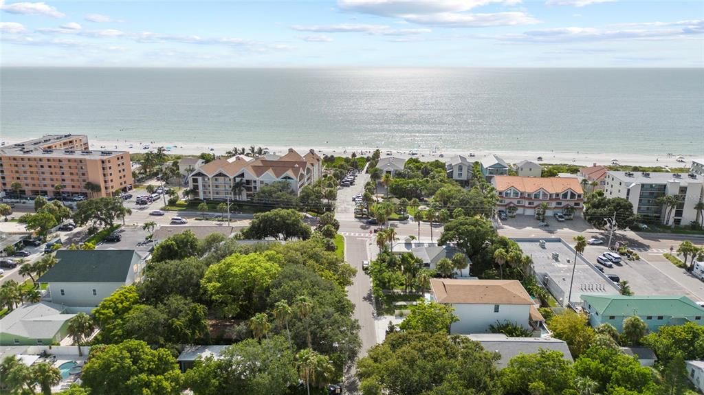 For Sale: $675,000 (2 beds, 1 baths, 1092 Square Feet)