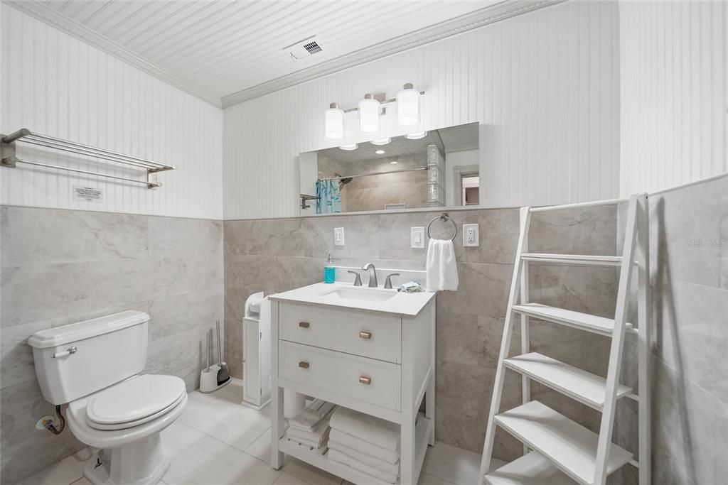 For Sale: $675,000 (2 beds, 1 baths, 1092 Square Feet)