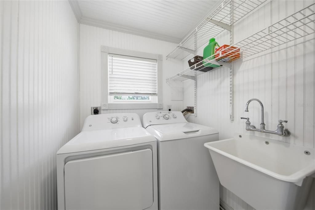 For Sale: $675,000 (2 beds, 1 baths, 1092 Square Feet)