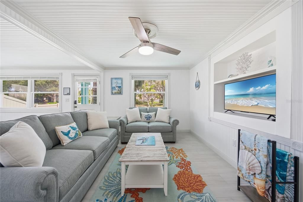 For Sale: $675,000 (2 beds, 1 baths, 1092 Square Feet)