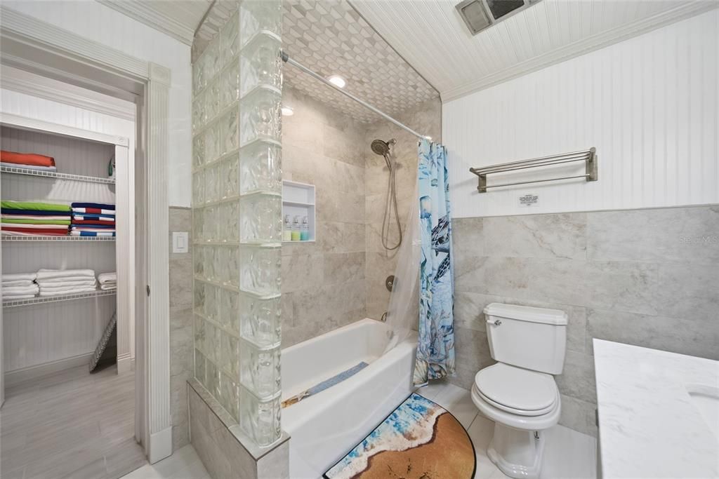For Sale: $675,000 (2 beds, 1 baths, 1092 Square Feet)