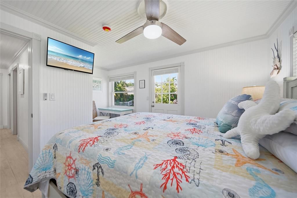 For Sale: $675,000 (2 beds, 1 baths, 1092 Square Feet)