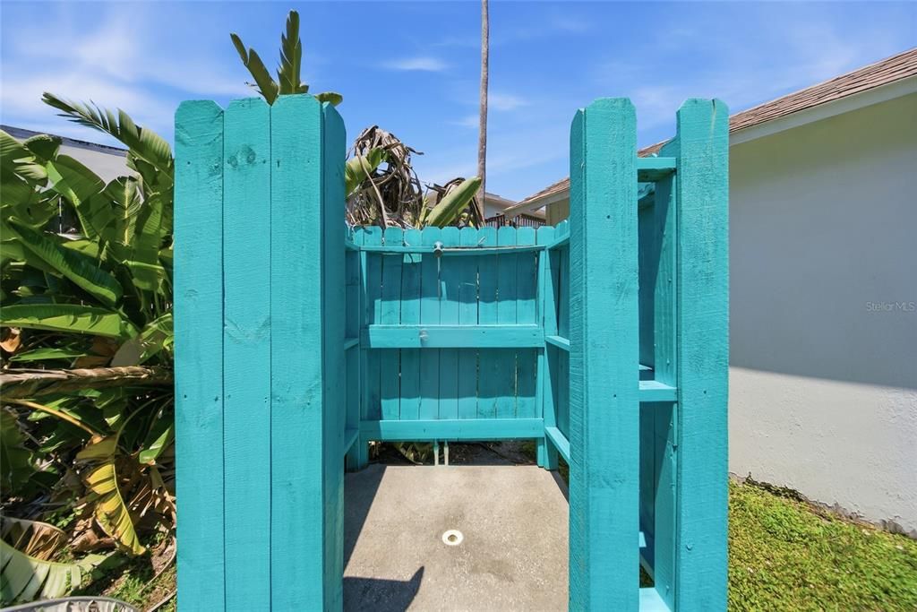 For Sale: $675,000 (2 beds, 1 baths, 1092 Square Feet)
