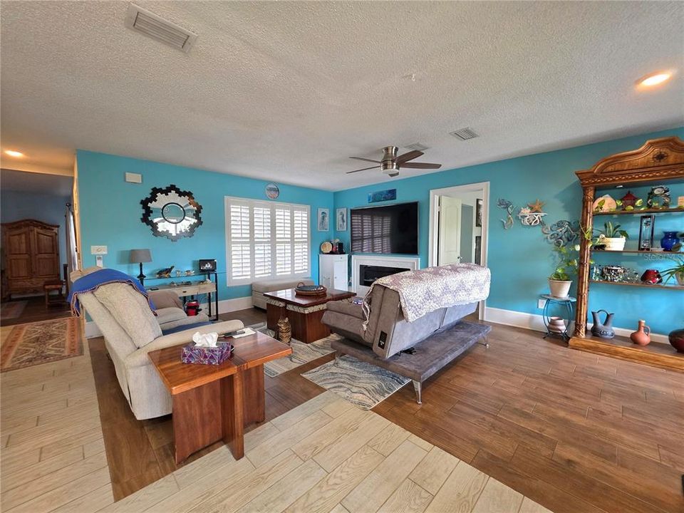 For Sale: $365,000 (3 beds, 2 baths, 1754 Square Feet)