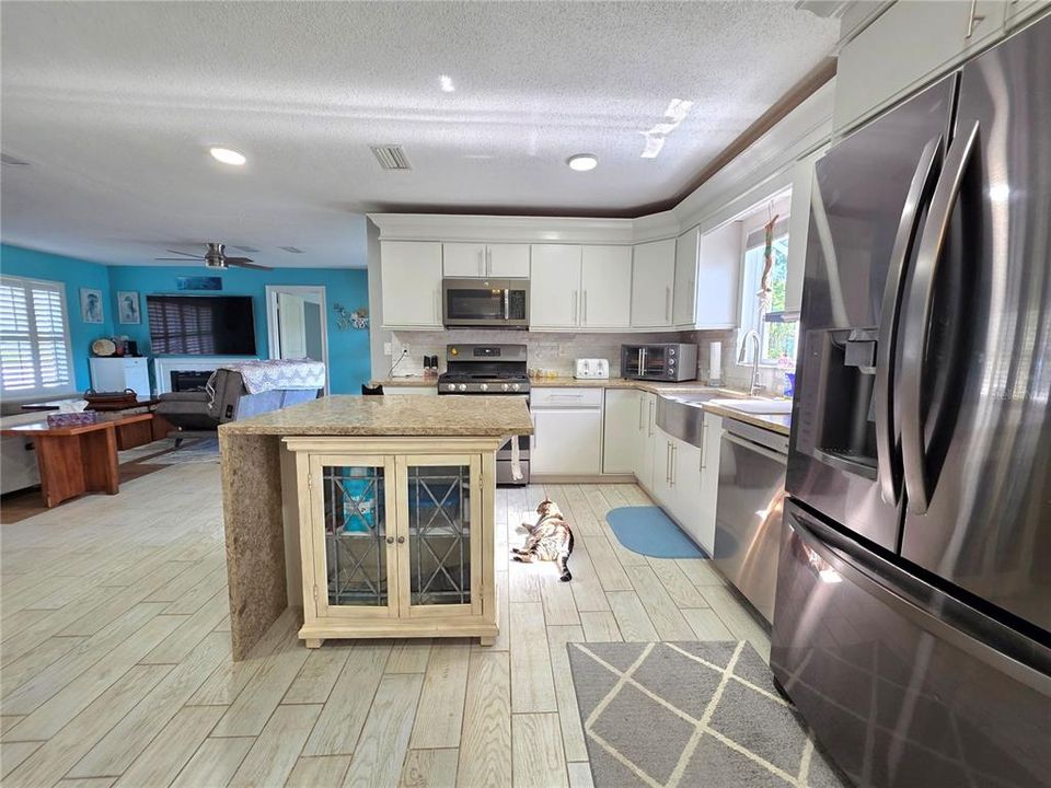 For Sale: $365,000 (3 beds, 2 baths, 1754 Square Feet)