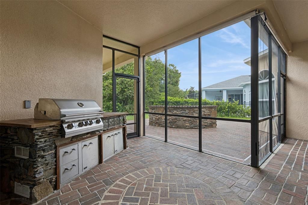For Sale: $799,900 (6 beds, 5 baths, 4859 Square Feet)