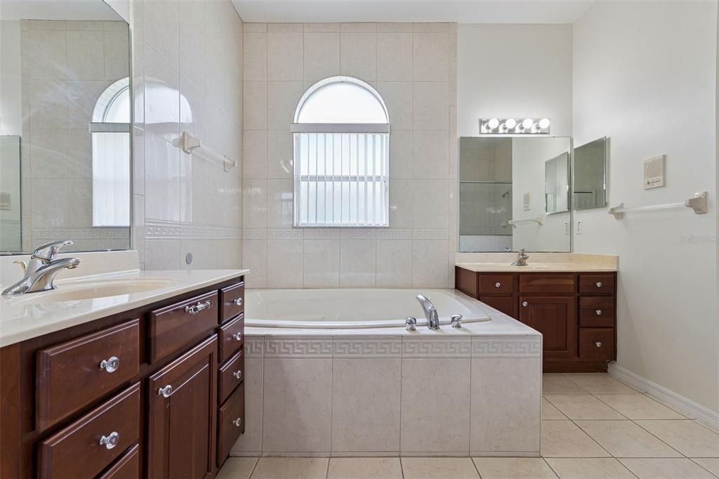 For Sale: $799,900 (6 beds, 5 baths, 4859 Square Feet)