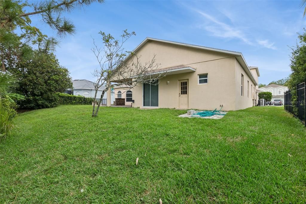 For Sale: $799,900 (6 beds, 5 baths, 4859 Square Feet)