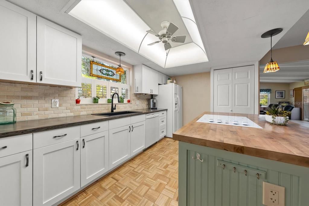На продажу: $465,000 (2 спален, 2 ванн, 1498 Квадратных фут)