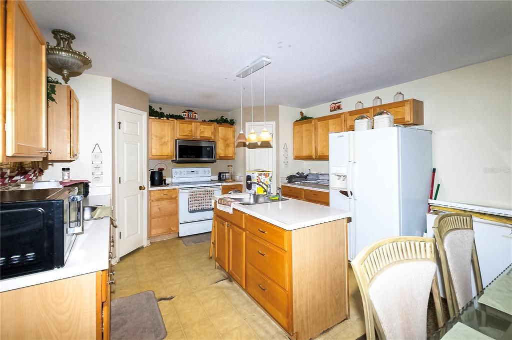 For Sale: $239,999 (4 beds, 2 baths, 2822 Square Feet)
