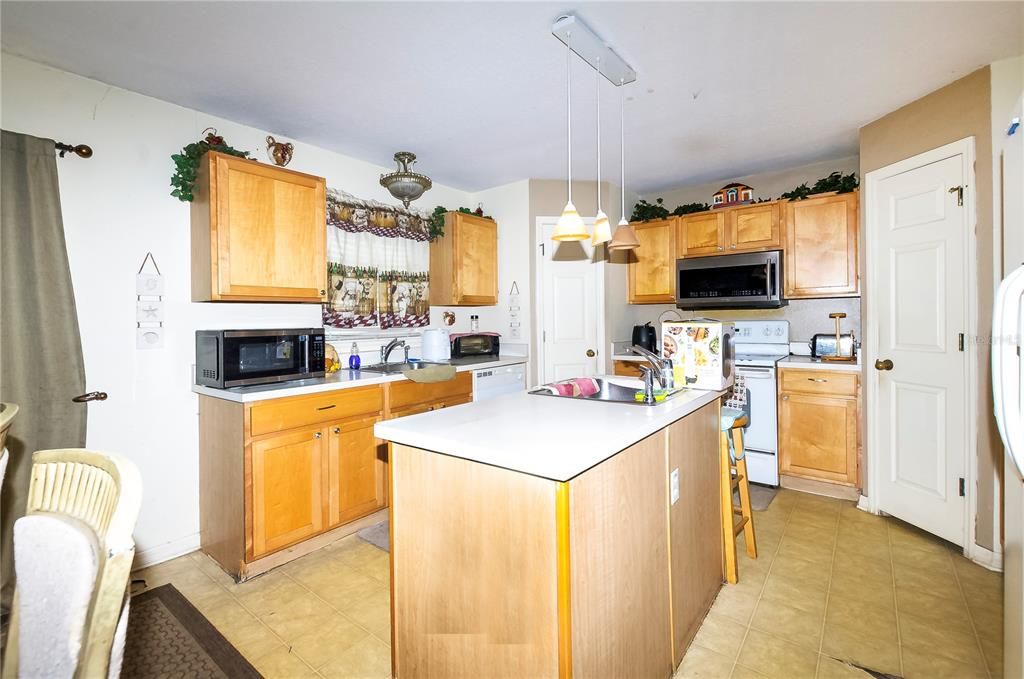 For Sale: $239,999 (4 beds, 2 baths, 2822 Square Feet)