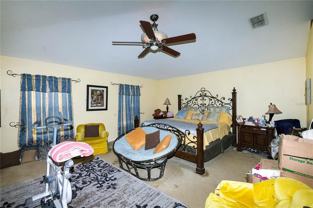 For Sale: $239,999 (4 beds, 2 baths, 2822 Square Feet)