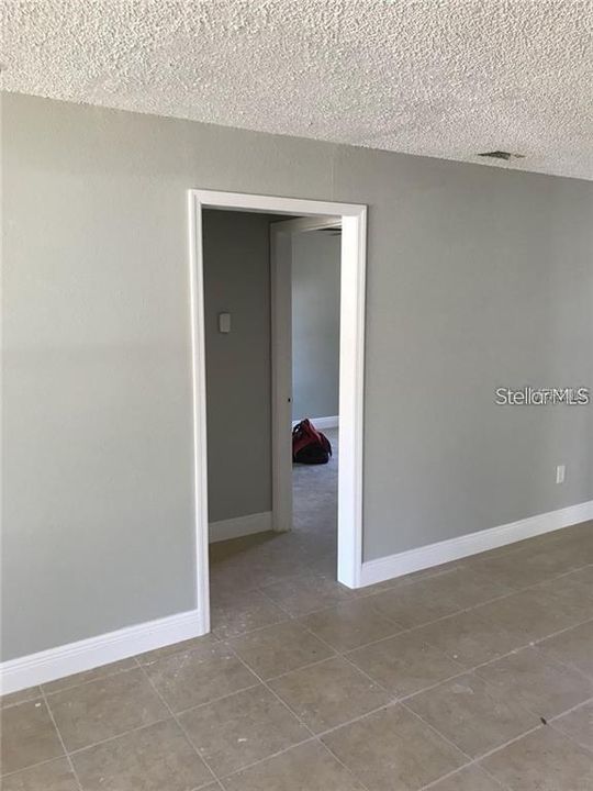 For Rent: $1,250 (2 beds, 1 baths, 950 Square Feet)