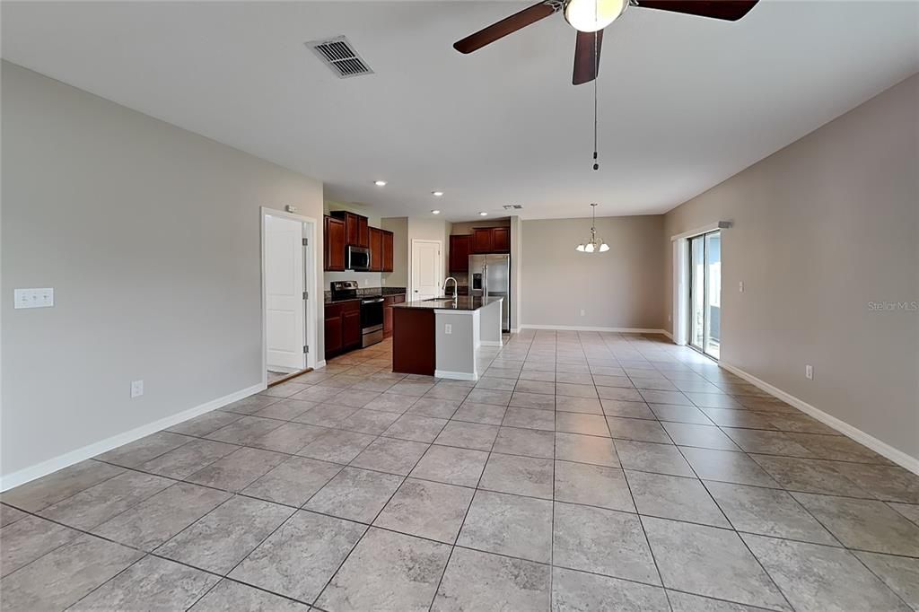 For Rent: $2,239 (4 beds, 2 baths, 1870 Square Feet)