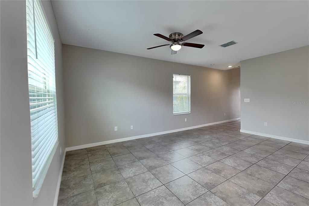 For Rent: $2,239 (4 beds, 2 baths, 1870 Square Feet)