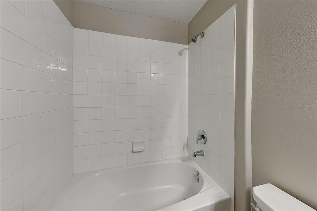 For Rent: $2,239 (4 beds, 2 baths, 1870 Square Feet)