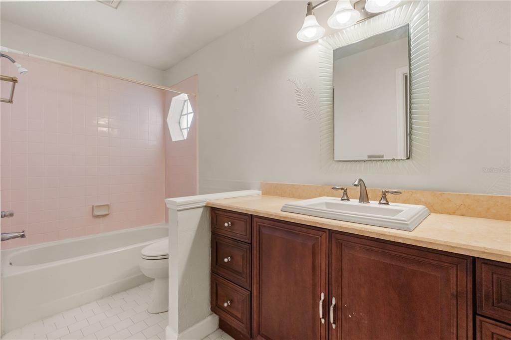 For Sale: $500,000 (4 beds, 2 baths, 2212 Square Feet)