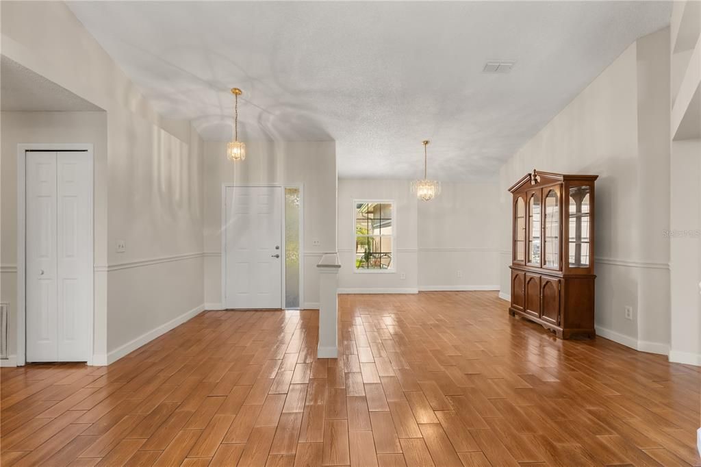 For Sale: $500,000 (4 beds, 2 baths, 2212 Square Feet)