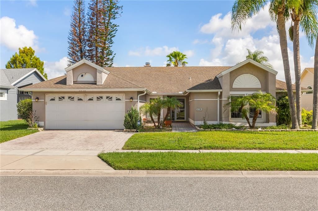 For Sale: $500,000 (4 beds, 2 baths, 2212 Square Feet)