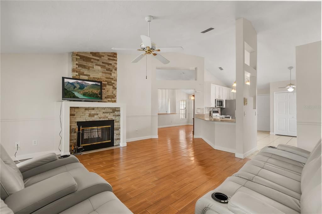 For Sale: $500,000 (4 beds, 2 baths, 2212 Square Feet)