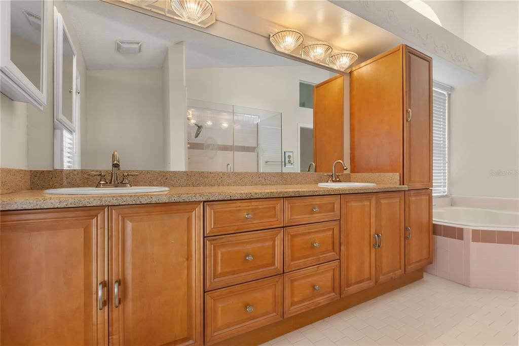 For Sale: $500,000 (4 beds, 2 baths, 2212 Square Feet)