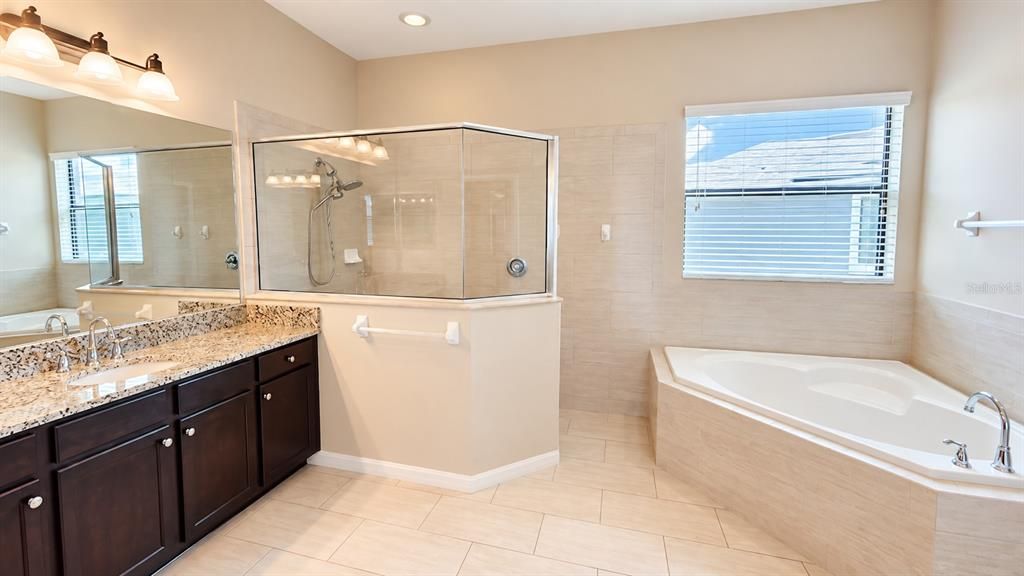 For Sale: $925,000 (6 beds, 4 baths, 4142 Square Feet)