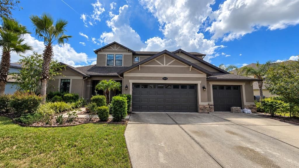 For Sale: $925,000 (6 beds, 4 baths, 4142 Square Feet)