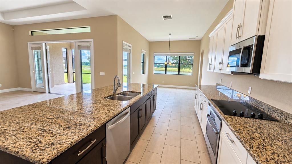 For Sale: $925,000 (6 beds, 4 baths, 4142 Square Feet)