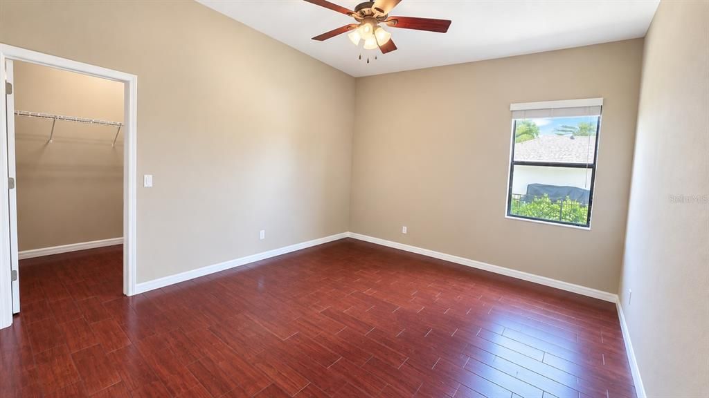 For Sale: $925,000 (6 beds, 4 baths, 4142 Square Feet)