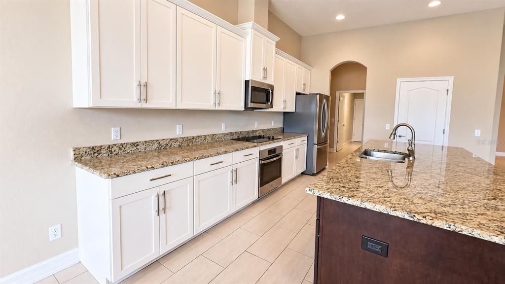 For Sale: $925,000 (6 beds, 4 baths, 4142 Square Feet)