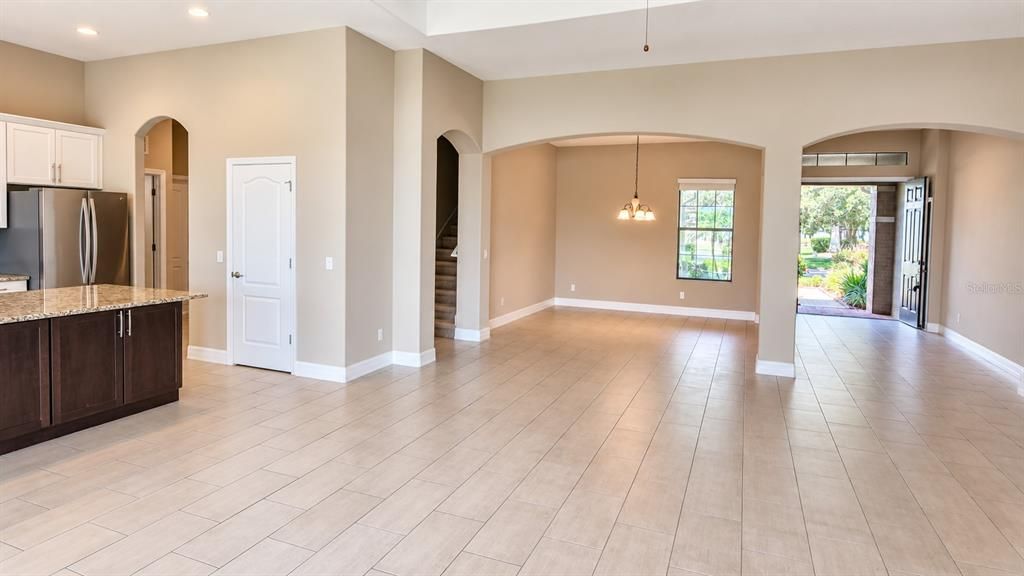 For Sale: $925,000 (6 beds, 4 baths, 4142 Square Feet)