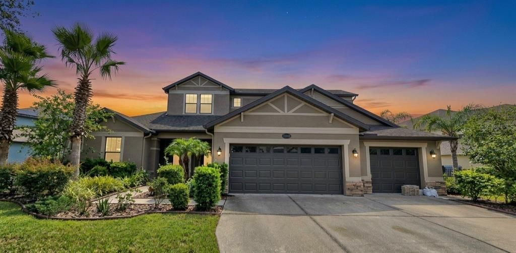 For Sale: $925,000 (6 beds, 4 baths, 4142 Square Feet)