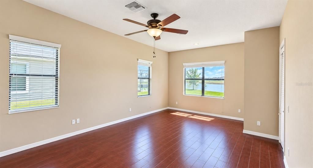For Sale: $925,000 (6 beds, 4 baths, 4142 Square Feet)