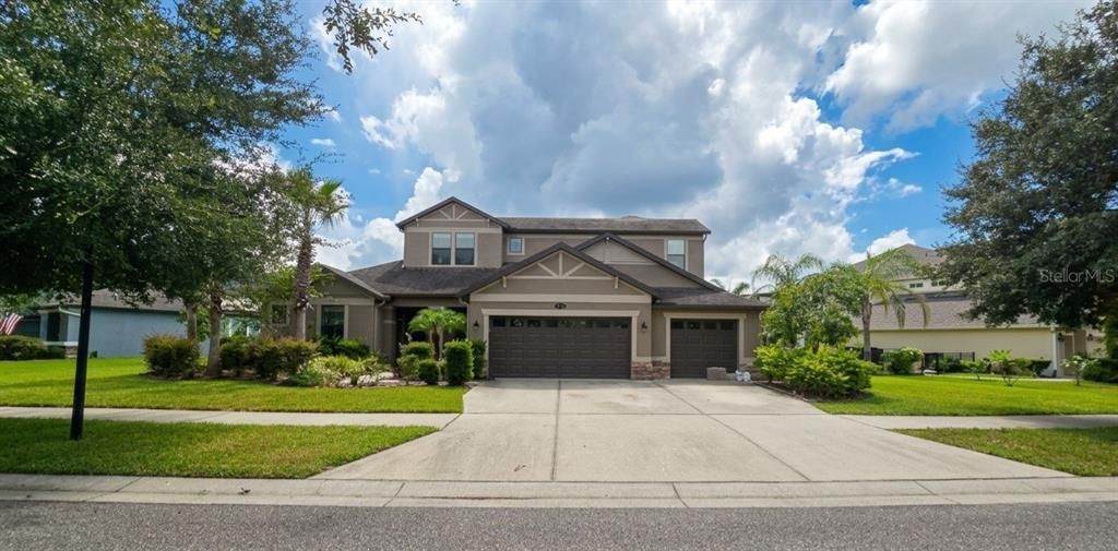 For Sale: $925,000 (6 beds, 4 baths, 4142 Square Feet)